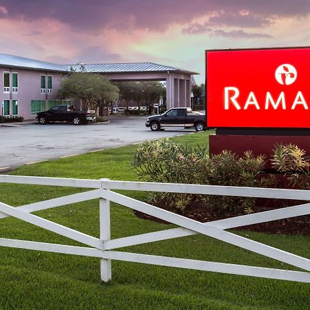 Hotel Ramada By Wyndham Luling Exterior foto