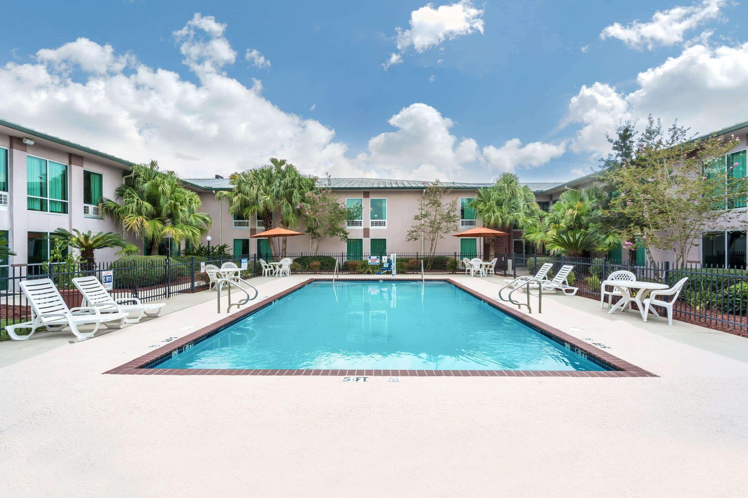 Hotel Ramada By Wyndham Luling Exterior foto