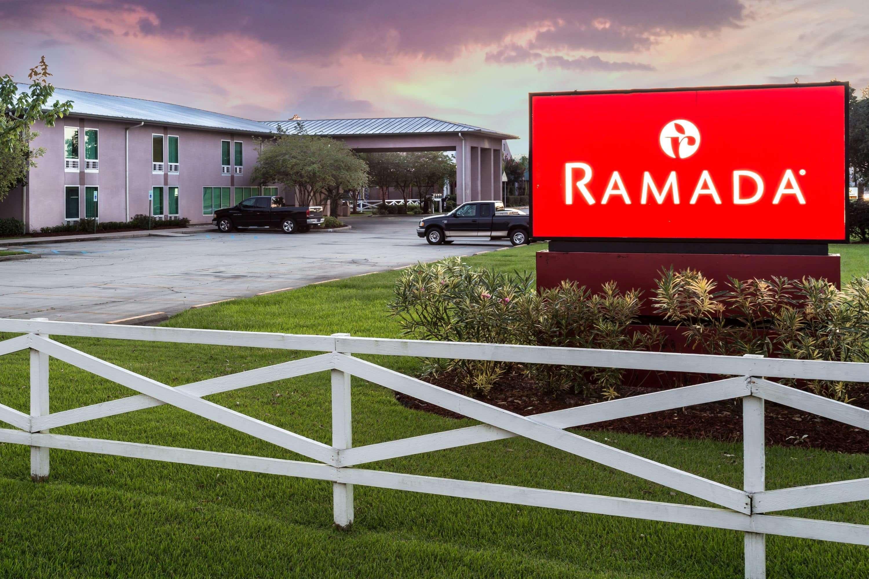 Hotel Ramada By Wyndham Luling Exterior foto